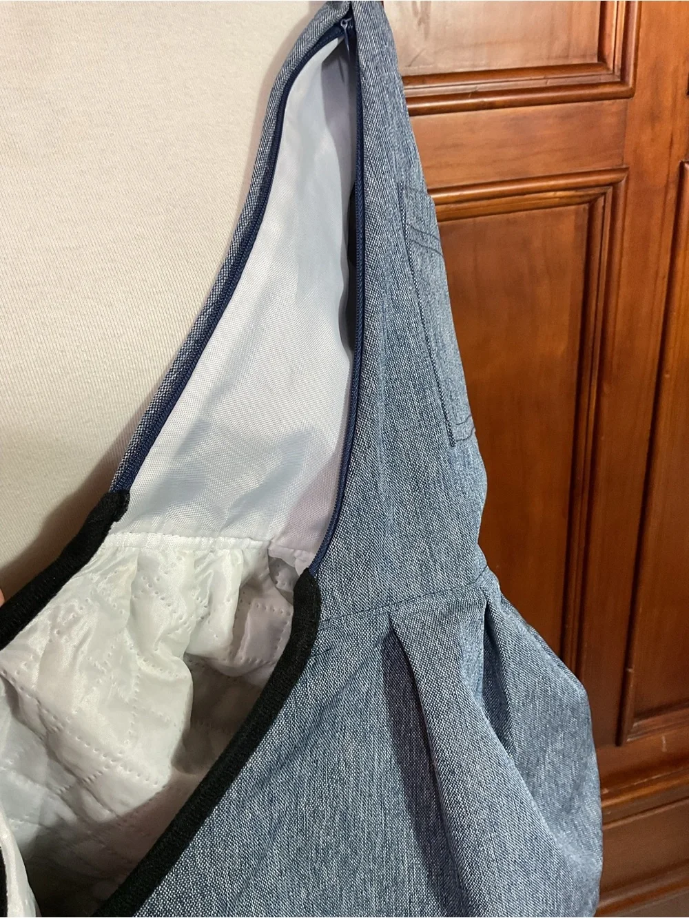 Halovie Dog Carrier Blue Purse Vented Nwot Pockets Adjustable Strap Light Blue M